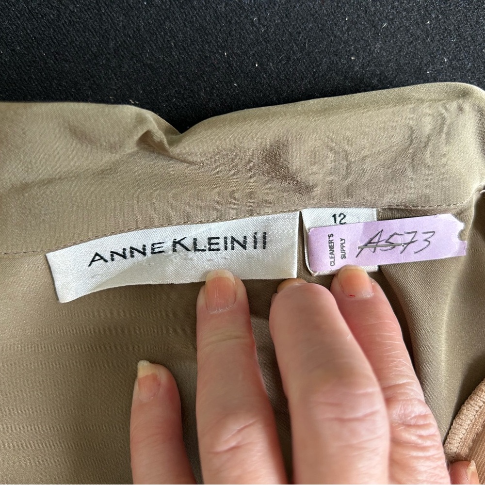 Anne Klein II, 100% Silk, Short Sleeve Blouse, Tan Color, Size 12 - Picture 5 of 6